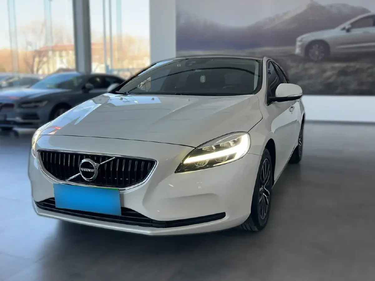 2017 Volvo V40 1.5T 152HP L4 6AT
