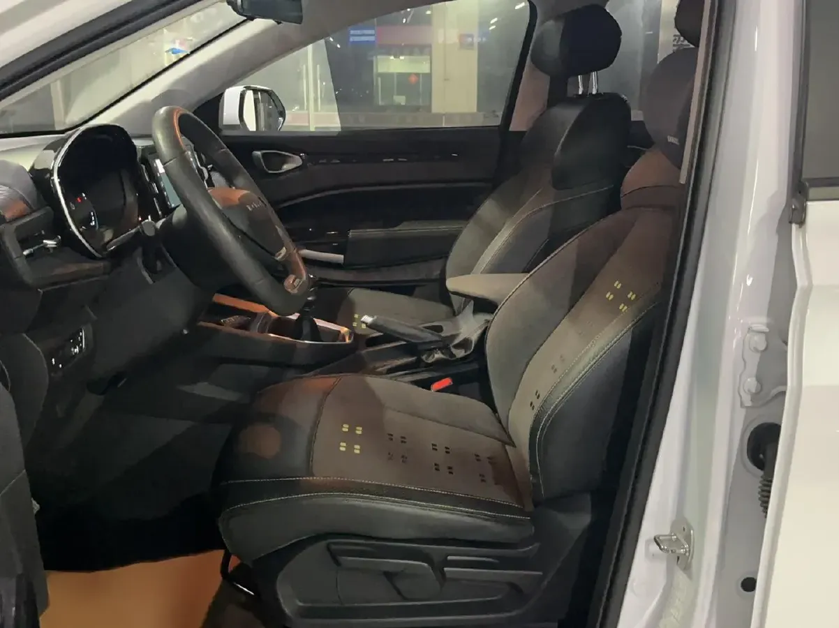 2019 BaoJun RM-5 1.5T 147HP L4 6MT,autocango,china used car exporter,china ev exporter,chinese used car exporter,chinese used ev exporter