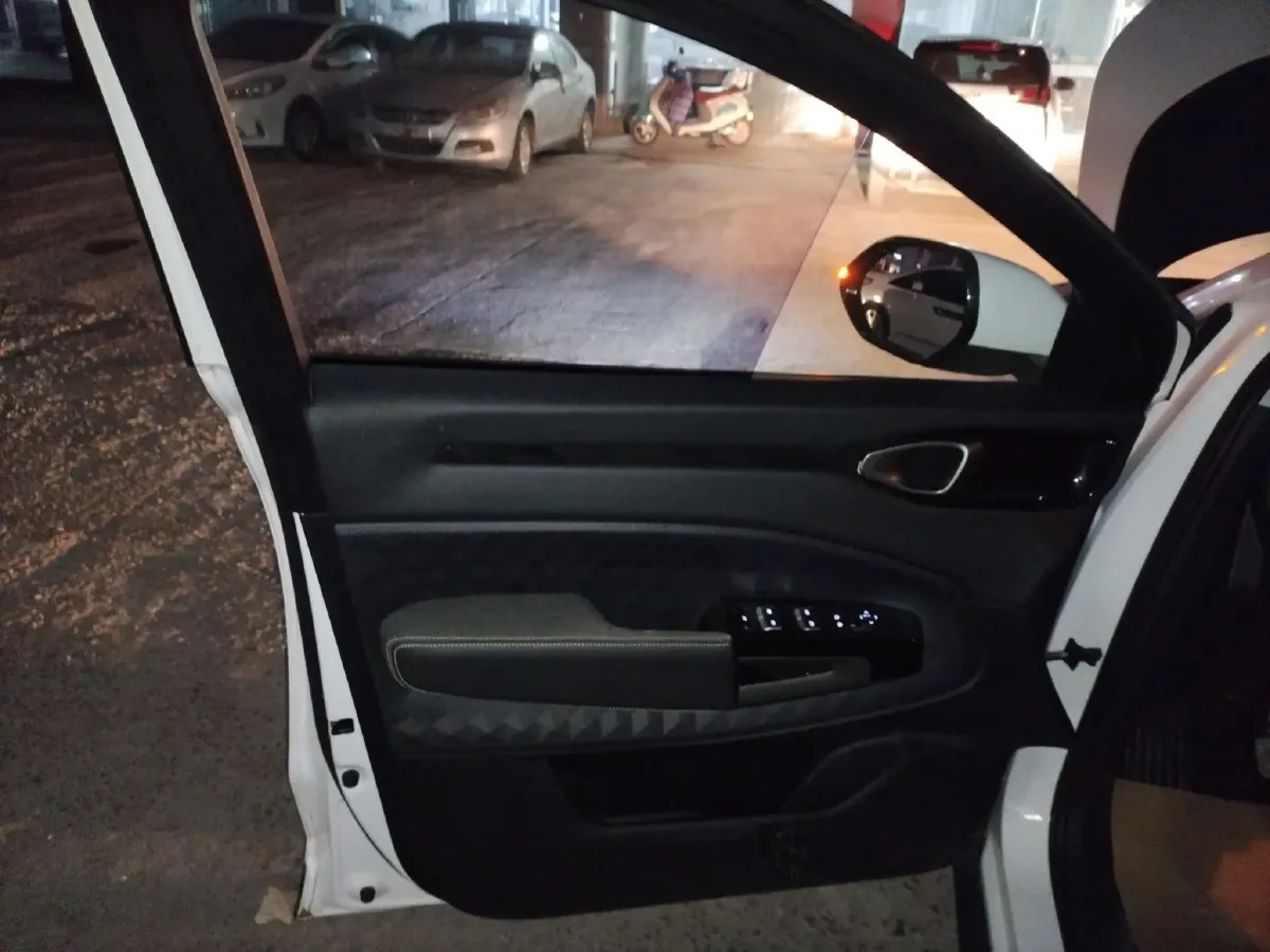 2019 BaoJun RM-5 1.5T 147HP L4 6MT,autocango,china used car exporter,china ev exporter,chinese used car exporter,chinese used ev exporter