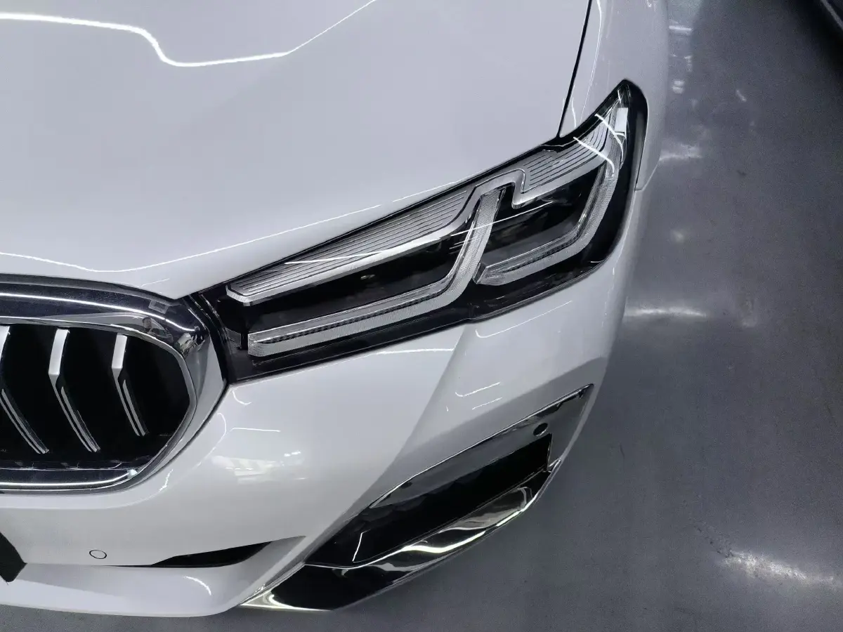 2022 BMW 5 Series 2.0T 184HP L4 8AT