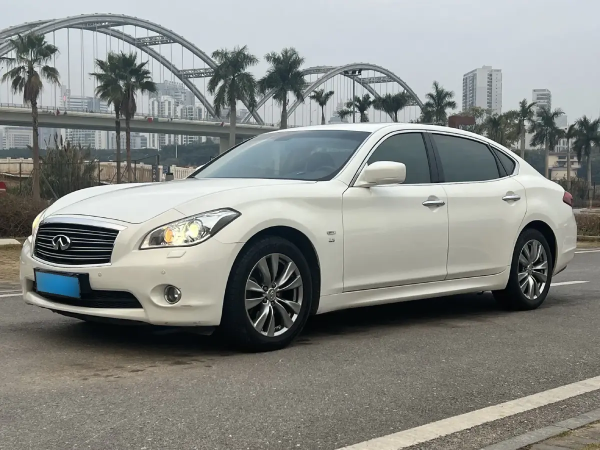 2013 Infiniti Q70 2.5L 235HP V6 7AT