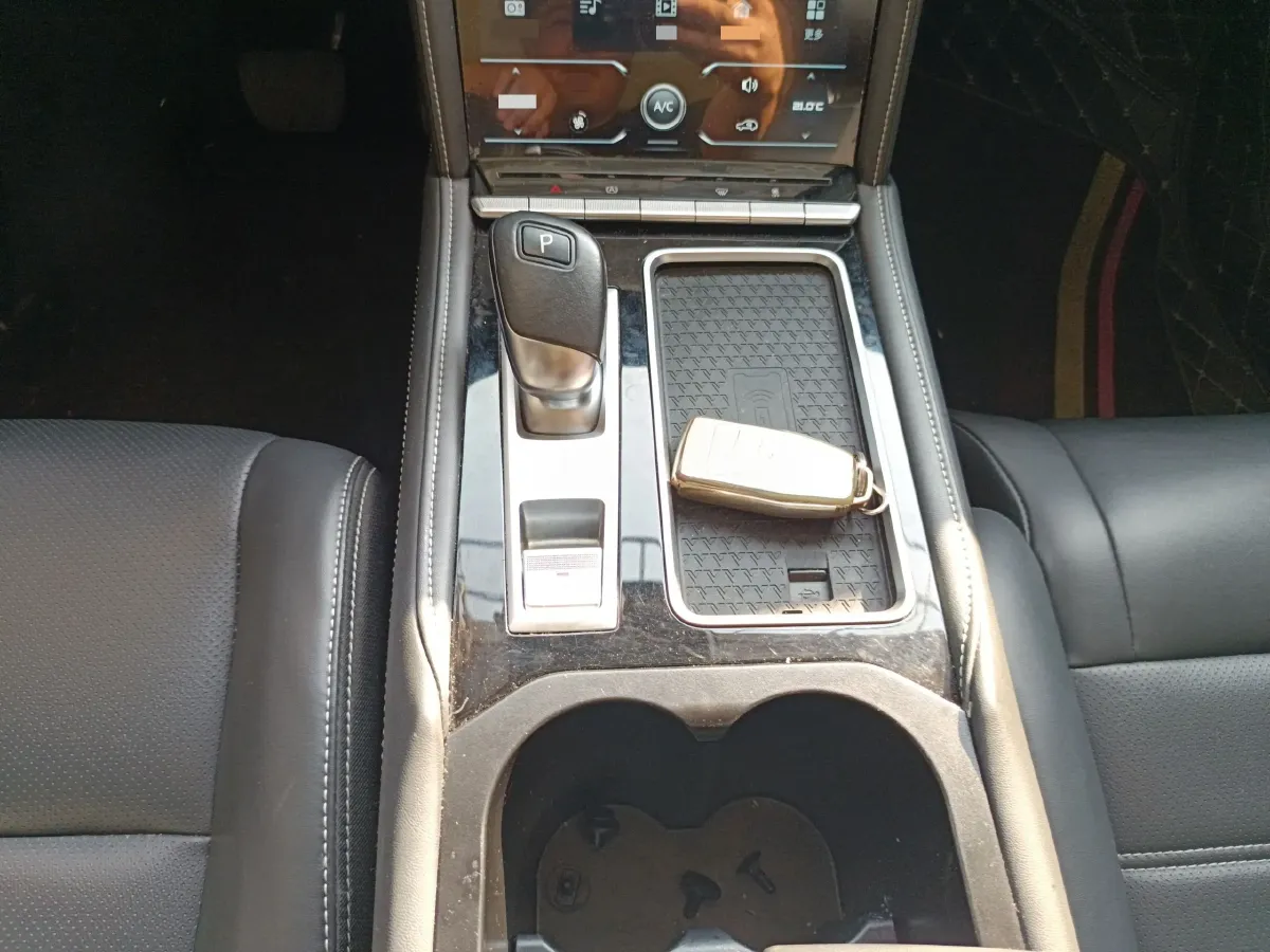 2021 Venucia Star 1.5T 190HP L4 7DCT,autocango,china used car exporter,china ev exporter,chinese used car exporter,chinese used ev exporter