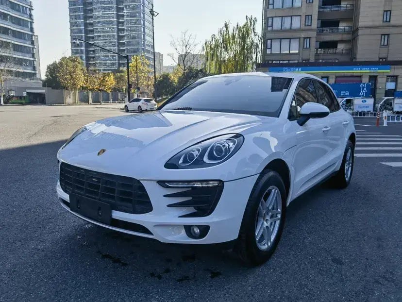 2017 Porsche Macan 2.0T 252HP L4 7DCT