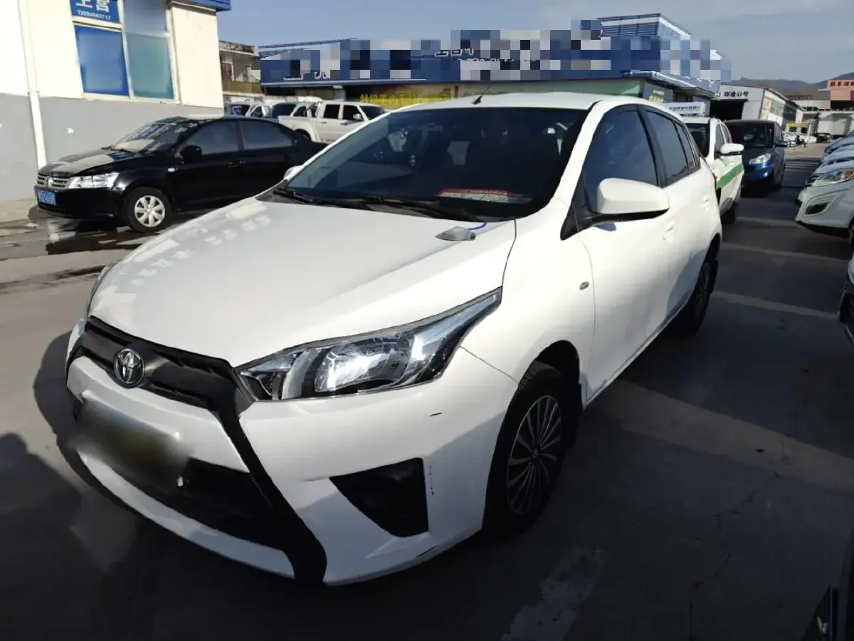 2014 Toyota Yaris L 1.3L 99HP L4 5MT