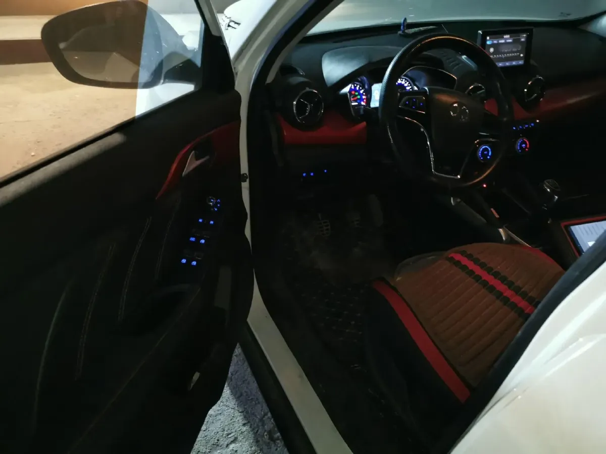 2016 BeiJing Auto Senova X35 1.5L 116HP L4 5MT,autocango,china used car exporter,china ev exporter,chinese used car exporter,chinese used ev exporter