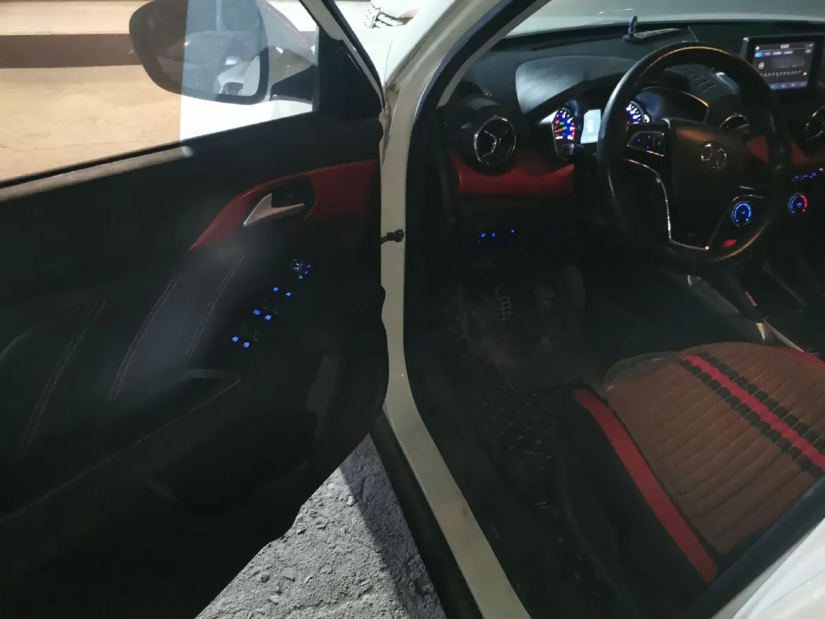 2016 BeiJing Auto Senova X35 1.5L 116HP L4 5MT,autocango,china used car exporter,china ev exporter,chinese used car exporter,chinese used ev exporter