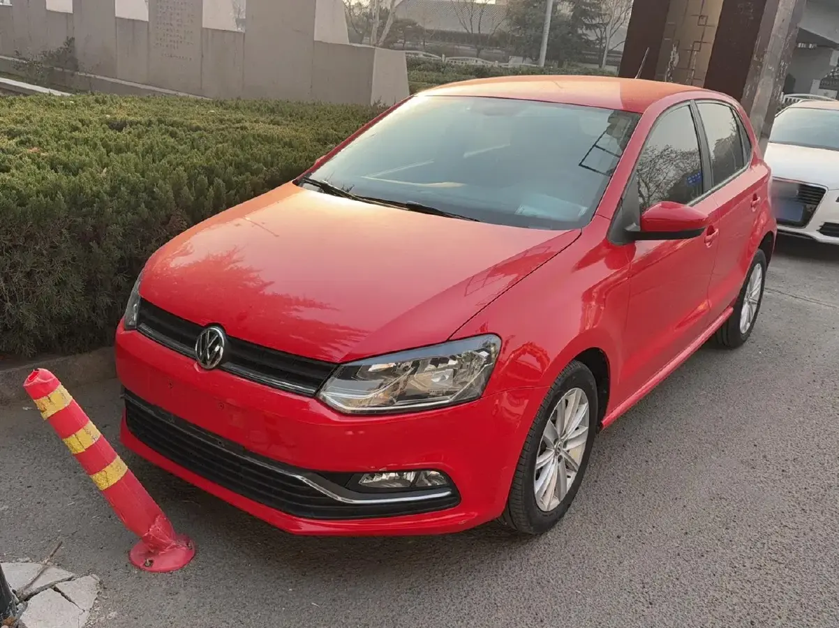 2014 Volkswagen Polo 1.4L 90HP L4 6AT