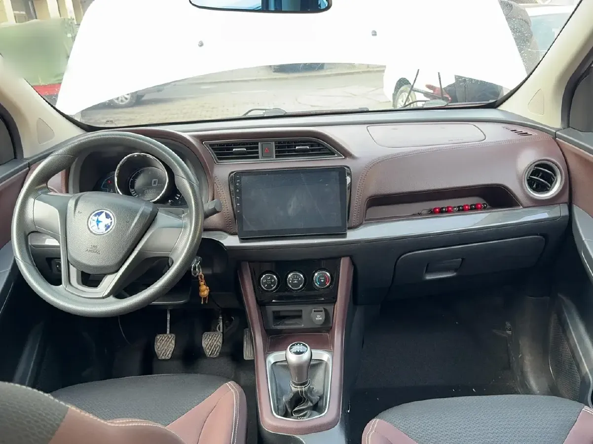 2017 Venucia M50V 1.5L 112HP L4 5MT,autocango,china used car exporter,china ev exporter,chinese used car exporter,chinese used ev exporter