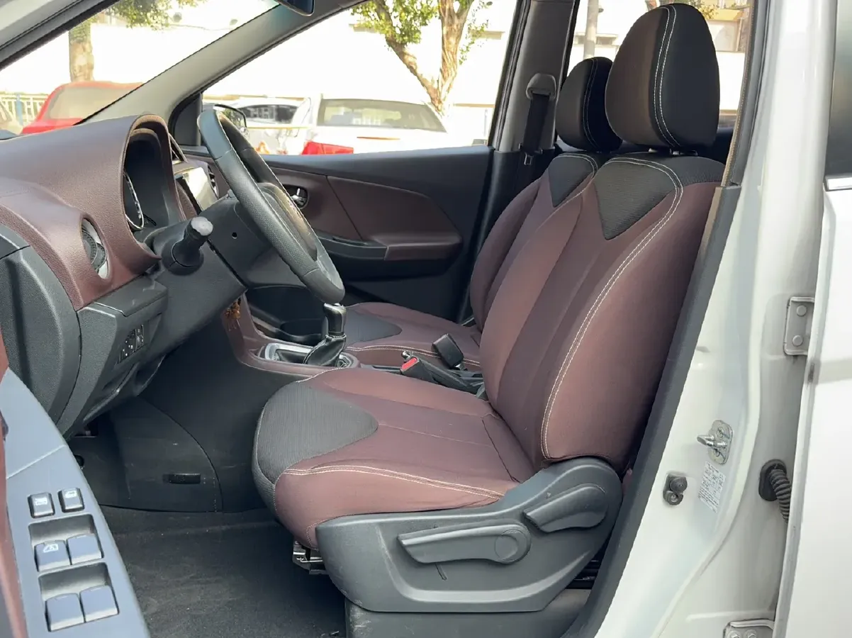 2017 Venucia M50V 1.5L 112HP L4 5MT,autocango,china used car exporter,china ev exporter,chinese used car exporter,chinese used ev exporter