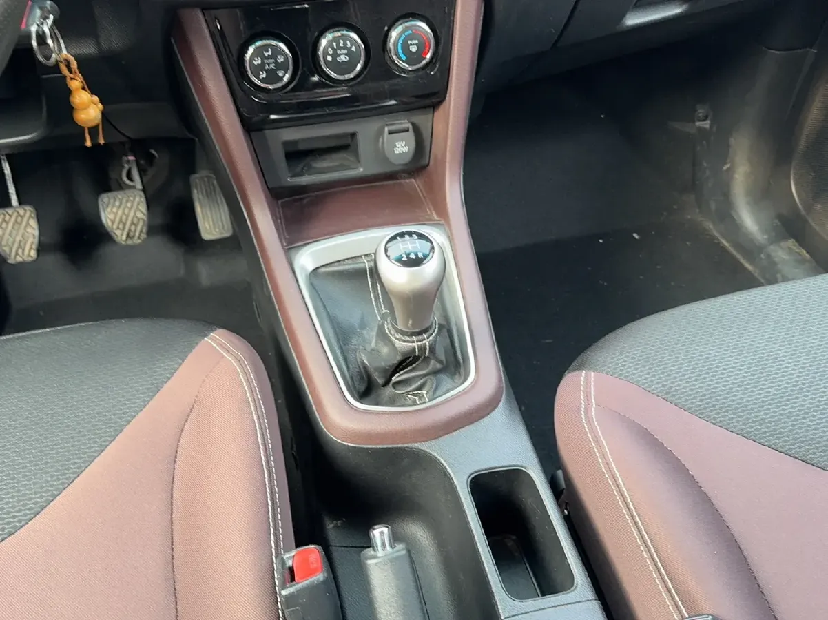 2017 Venucia M50V 1.5L 112HP L4 5MT,autocango,china used car exporter,china ev exporter,chinese used car exporter,chinese used ev exporter