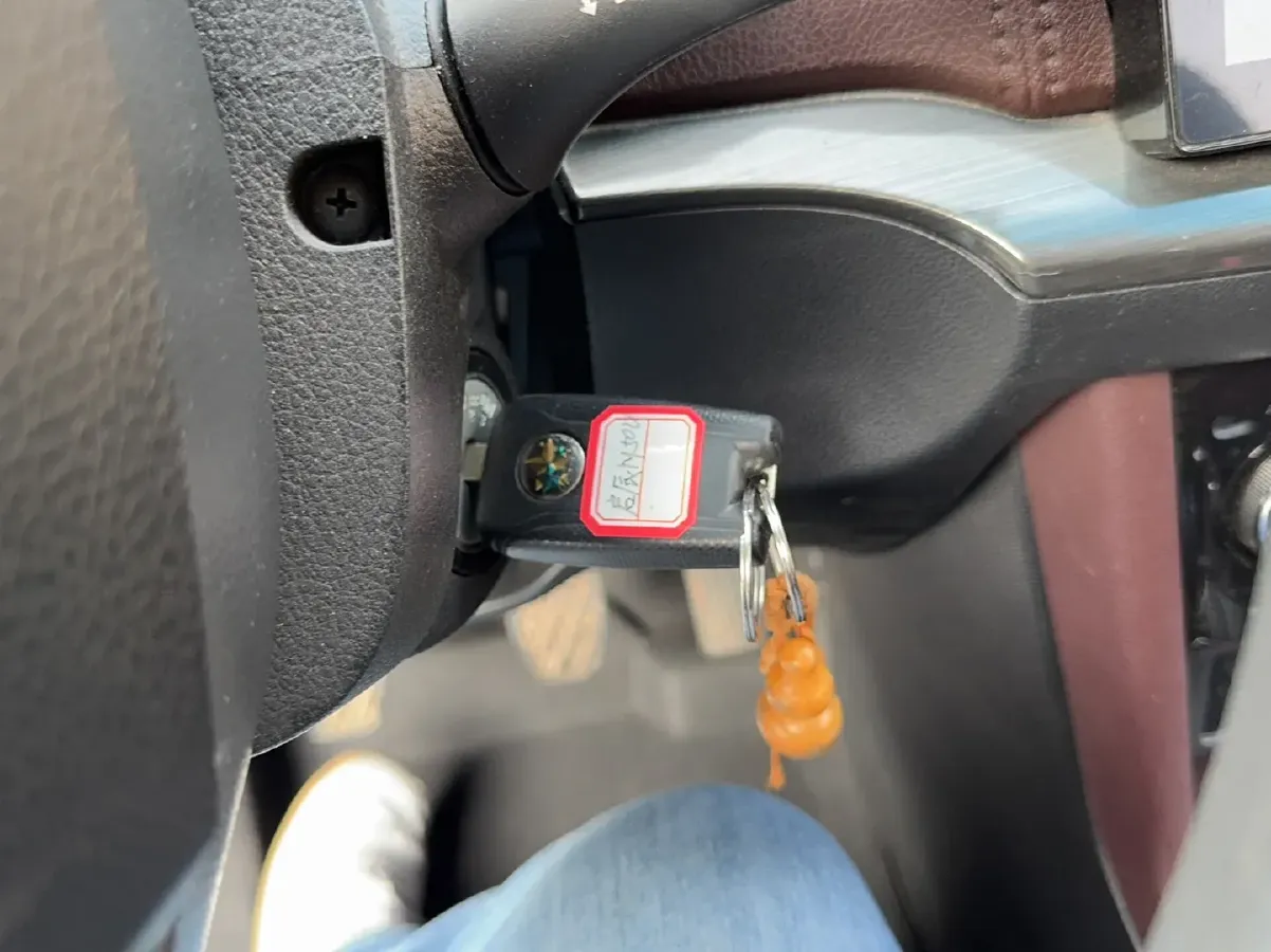 2017 Venucia M50V 1.5L 112HP L4 5MT,autocango,china used car exporter,china ev exporter,chinese used car exporter,chinese used ev exporter