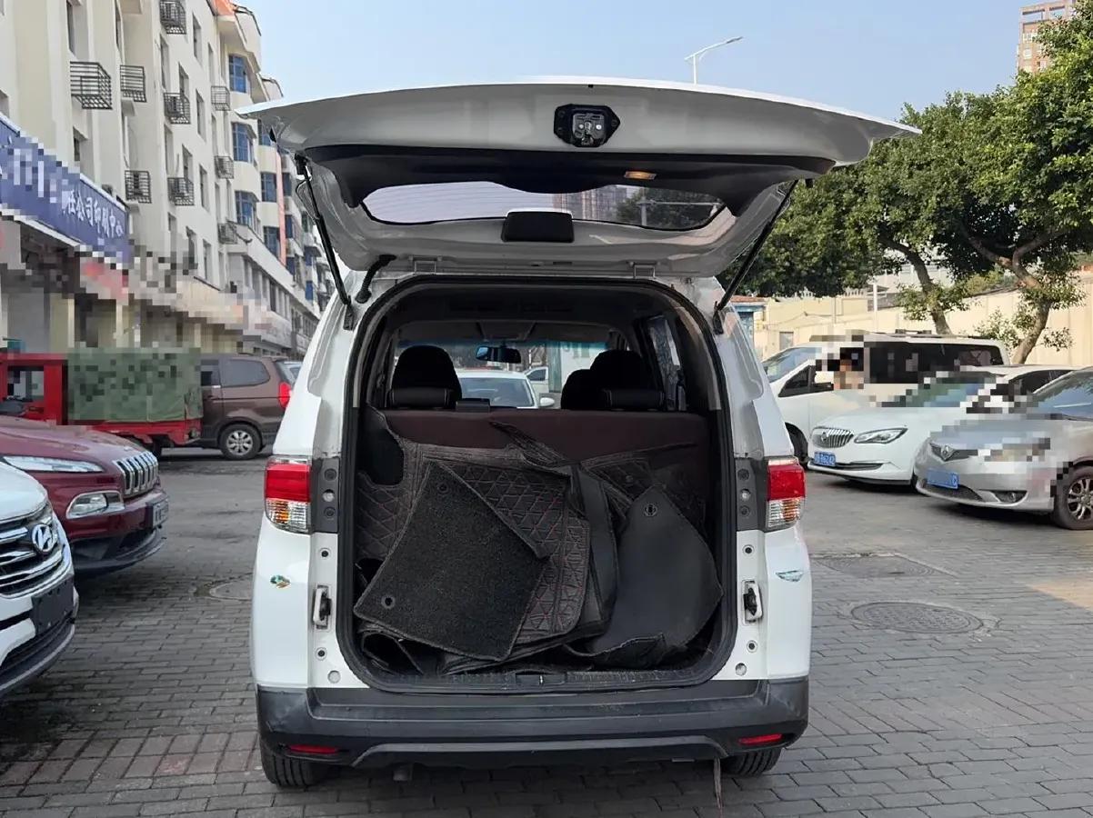 2017 Venucia M50V 1.5L 112HP L4 5MT,autocango,china used car exporter,china ev exporter,chinese used car exporter,chinese used ev exporter