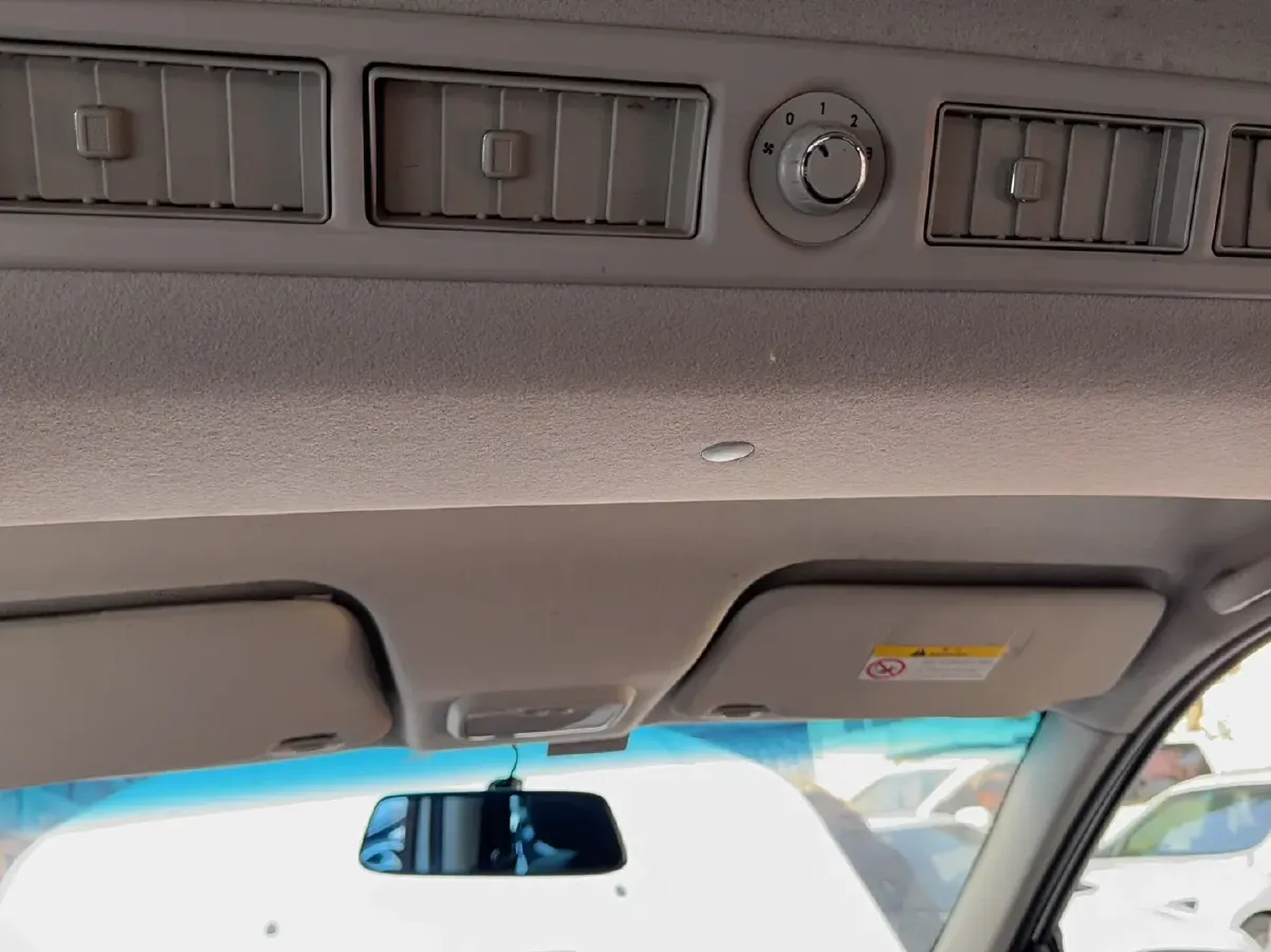 2017 Venucia M50V 1.5L 112HP L4 5MT,autocango,china used car exporter,china ev exporter,chinese used car exporter,chinese used ev exporter