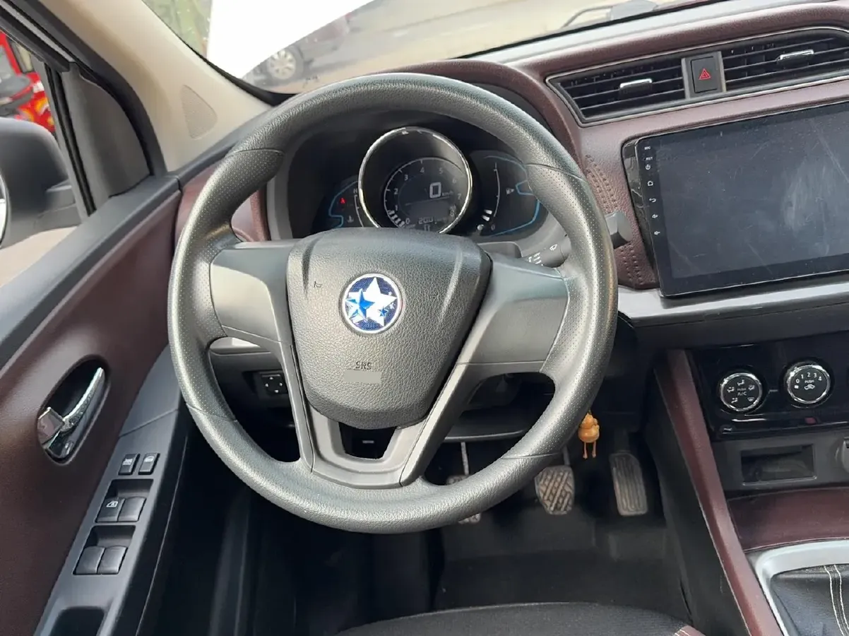 2017 Venucia M50V 1.5L 112HP L4 5MT,autocango,china used car exporter,china ev exporter,chinese used car exporter,chinese used ev exporter