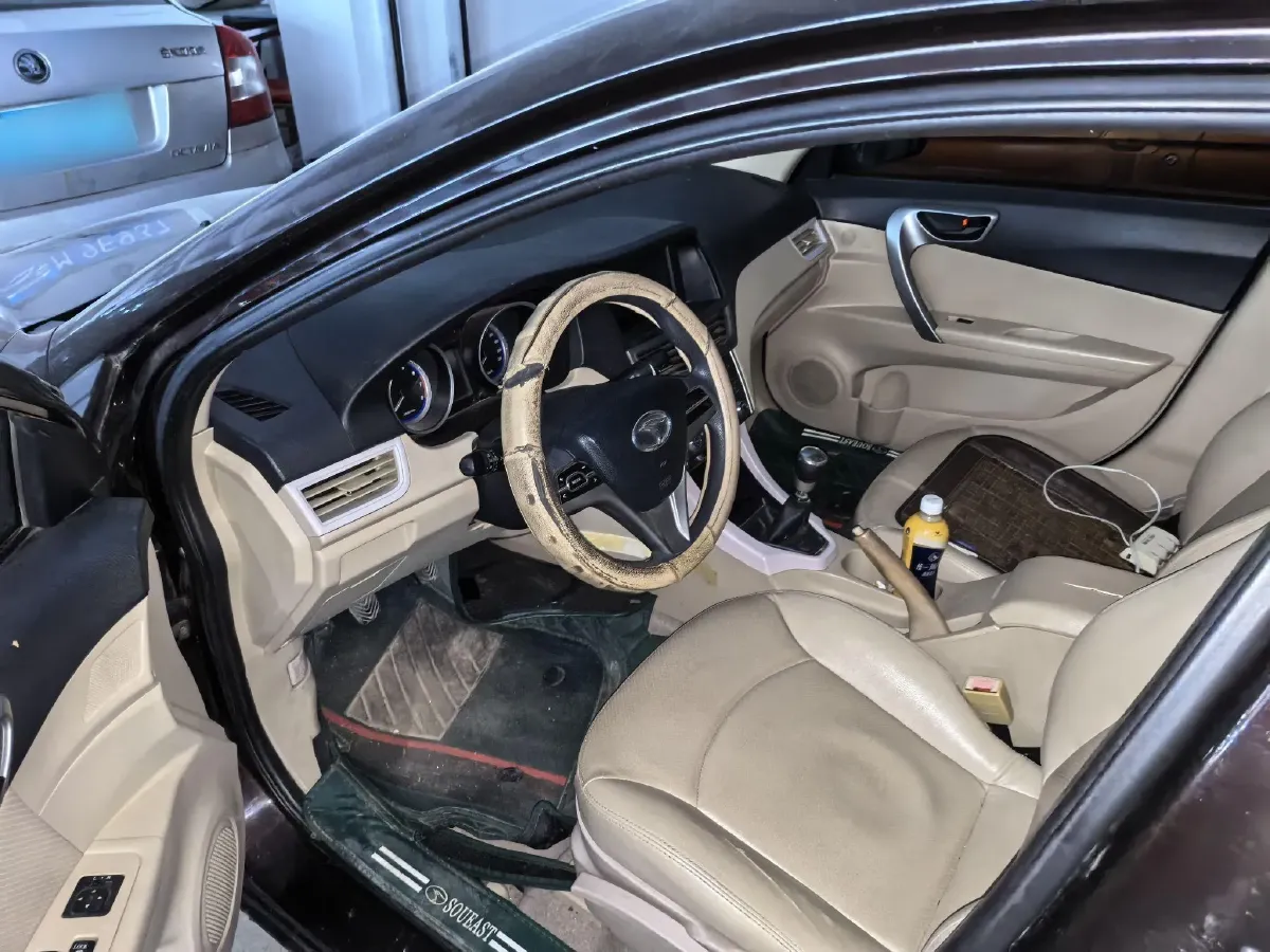 2012 Soueast V5 1.5L 120HP L4 5MT,autocango,china used car exporter,china ev exporter,chinese used car exporter,chinese used ev exporter