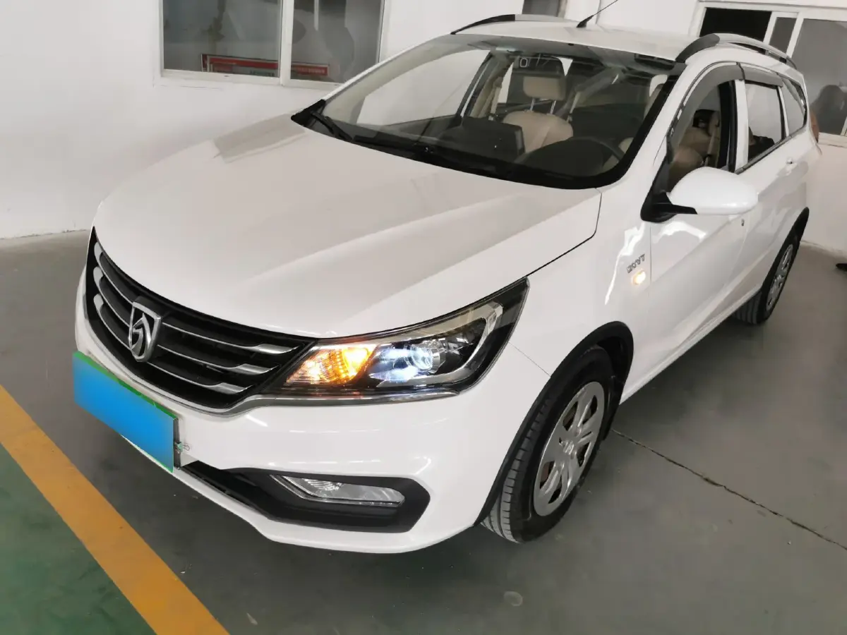 2017 BaoJun 310W 1.5L 112HP L4 6MT