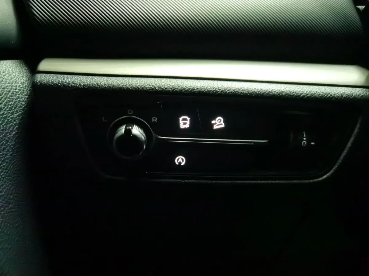 2021 ChangAn Oshan X7 1.5T 178HP L4 7DCT,autocango,china used car exporter,china ev exporter,chinese used car exporter,chinese used ev exporter