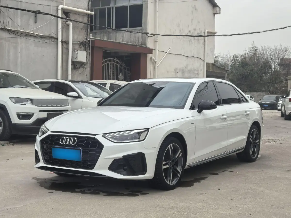 2022 Audi A4L 2.0T 190HP L4 7DCT