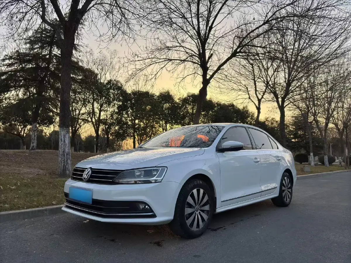 2017 Volkswagen Sagitar 1.4T 131HP L4 7DCT