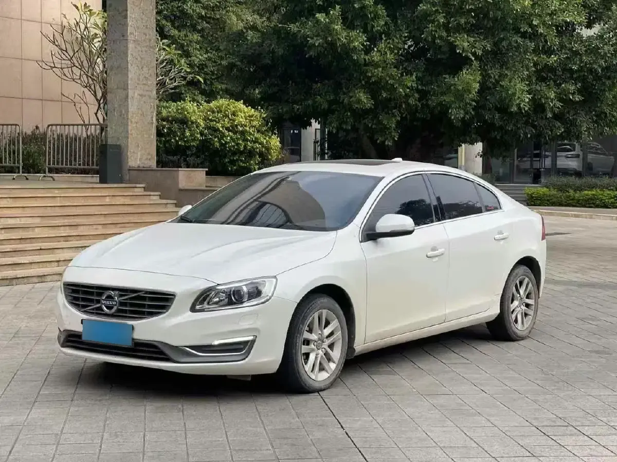 2017 Volvo S60 1.5T 152HP L4 6AT