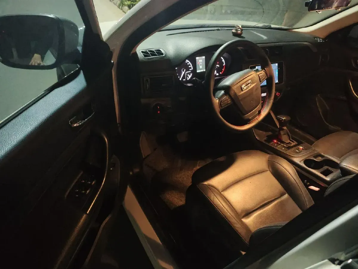 2018 Qoros 5 1.6T 156HP L4 6DCT,autocango,china used car exporter,china ev exporter,chinese used car exporter,chinese used ev exporter