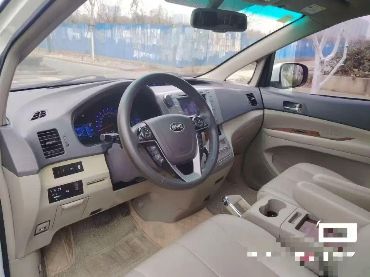 2015 BYD M6 2.4L 167HP L4 6DCT,autocango,china used car exporter,china ev exporter,chinese used car exporter,chinese used ev exporter