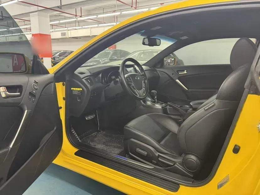 2012 Hyundai Rohens-Coupe 2.0T 260HP L4 8AT,autocango,china used car exporter,china ev exporter,chinese used car exporter,chinese used ev exporter