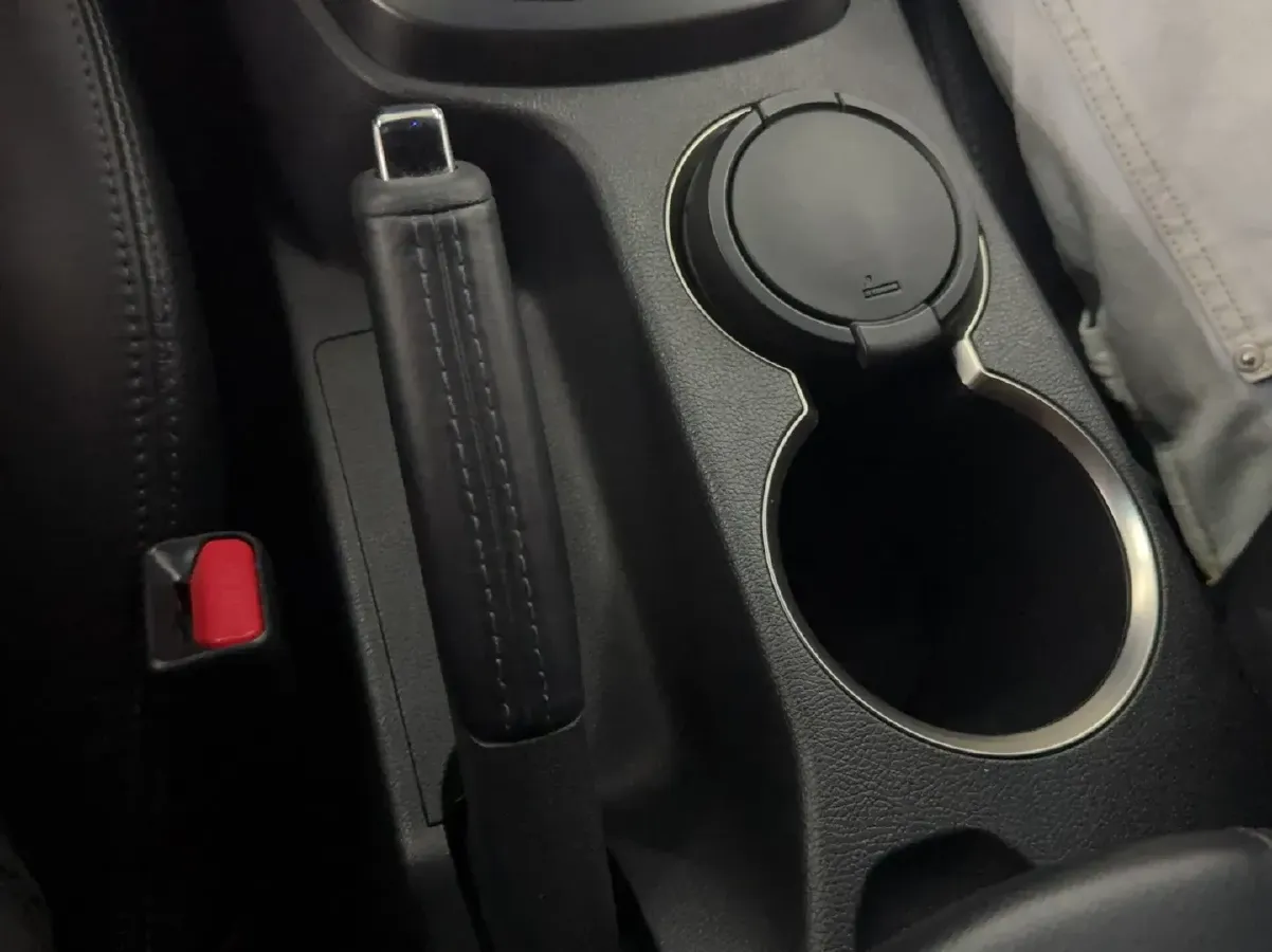 2012 Hyundai Rohens-Coupe 2.0T 260HP L4 8AT,autocango,china used car exporter,china ev exporter,chinese used car exporter,chinese used ev exporter