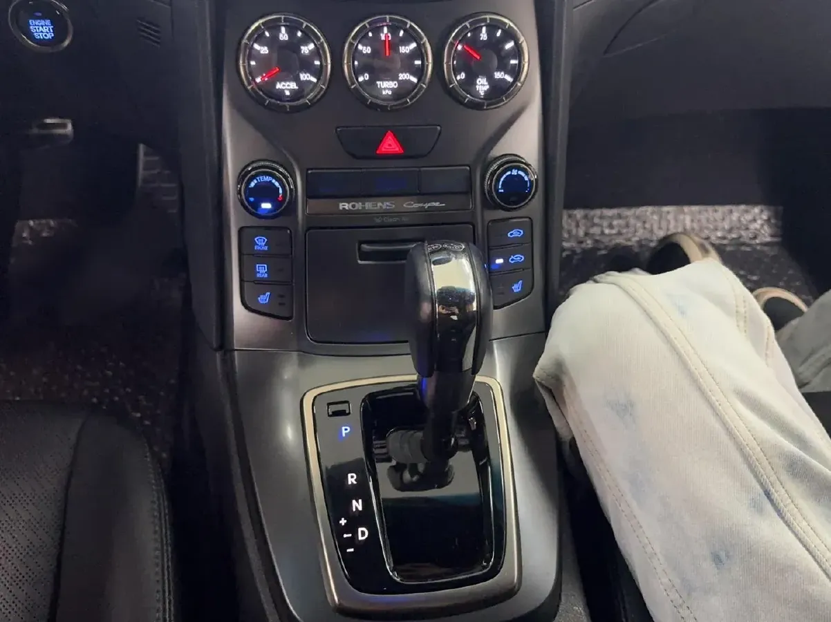 2012 Hyundai Rohens-Coupe 2.0T 260HP L4 8AT,autocango,china used car exporter,china ev exporter,chinese used car exporter,chinese used ev exporter