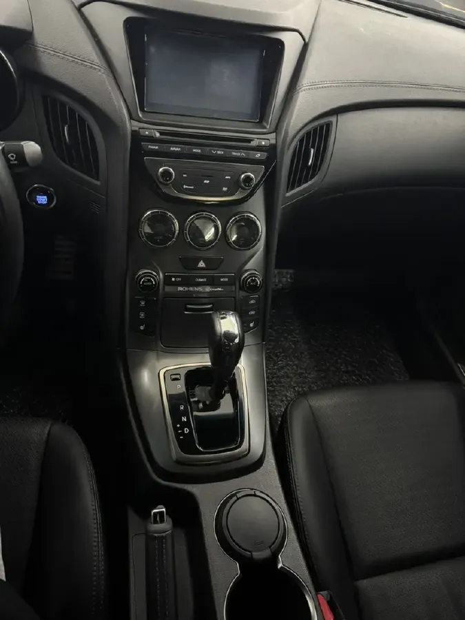 2012 Hyundai Rohens-Coupe 2.0T 260HP L4 8AT,autocango,china used car exporter,china ev exporter,chinese used car exporter,chinese used ev exporter