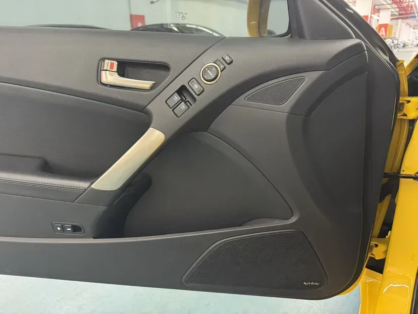 2012 Hyundai Rohens-Coupe 2.0T 260HP L4 8AT,autocango,china used car exporter,china ev exporter,chinese used car exporter,chinese used ev exporter