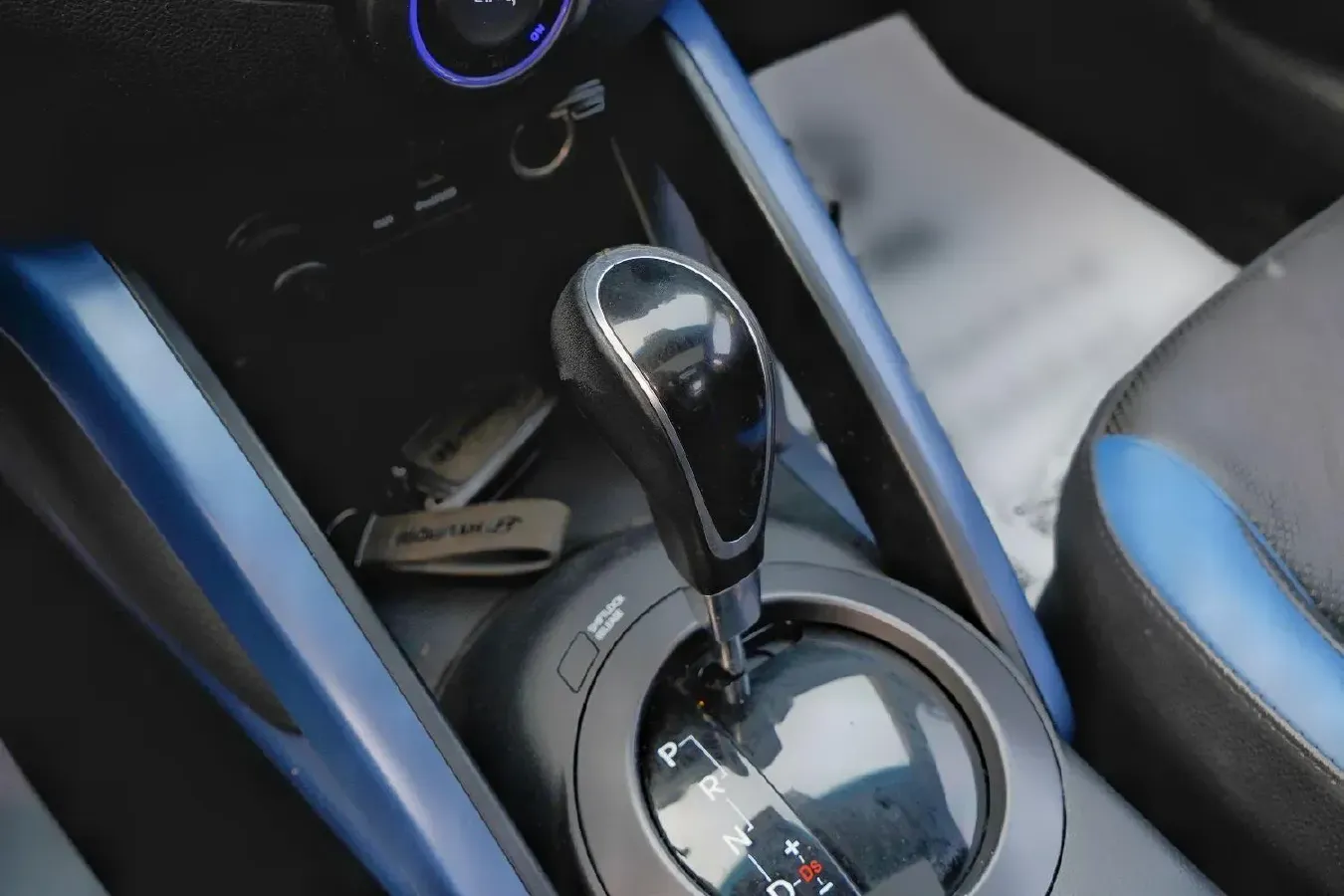 2012 Hyundai Veloster 1.6T 204HP L4 6AT,autocango,china used car exporter,china ev exporter,chinese used car exporter,chinese used ev exporter