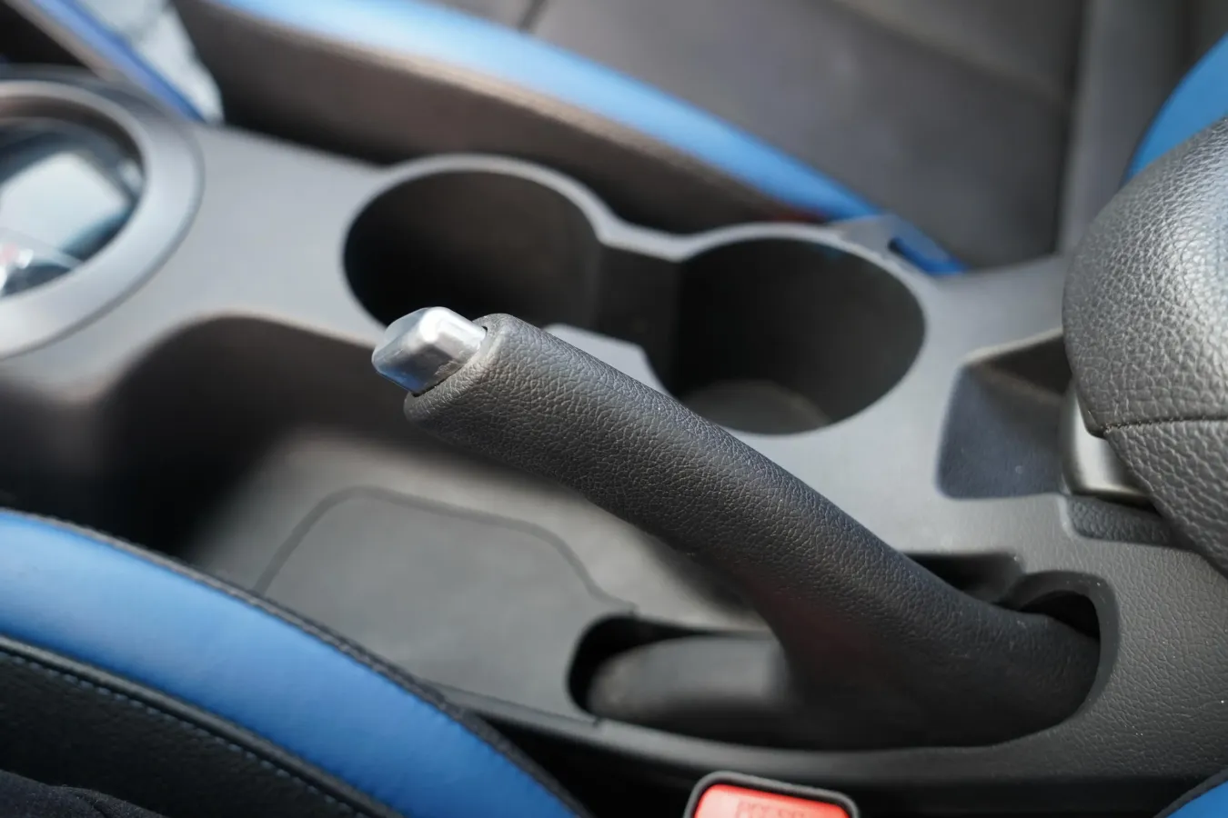 2012 Hyundai Veloster 1.6T 204HP L4 6AT,autocango,china used car exporter,china ev exporter,chinese used car exporter,chinese used ev exporter