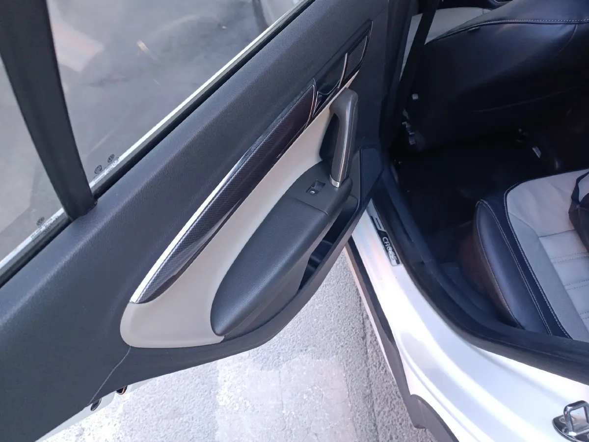 2014 Volkswagen Cross Lavida 1.6L 110HP L4 6AT,autocango,china used car exporter,china ev exporter,chinese used car exporter,chinese used ev exporter