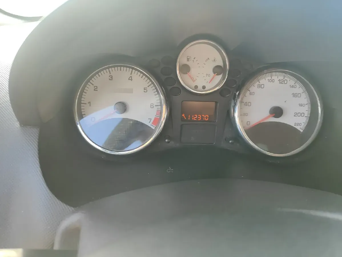 2011 Peugeot 207 1.4L 76HP L4 5MT,autocango,china used car exporter,china ev exporter,chinese used car exporter,chinese used ev exporter