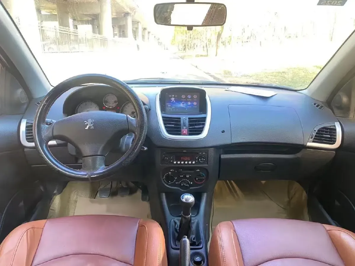 2011 Peugeot 207 1.4L 76HP L4 5MT,autocango,china used car exporter,china ev exporter,chinese used car exporter,chinese used ev exporter