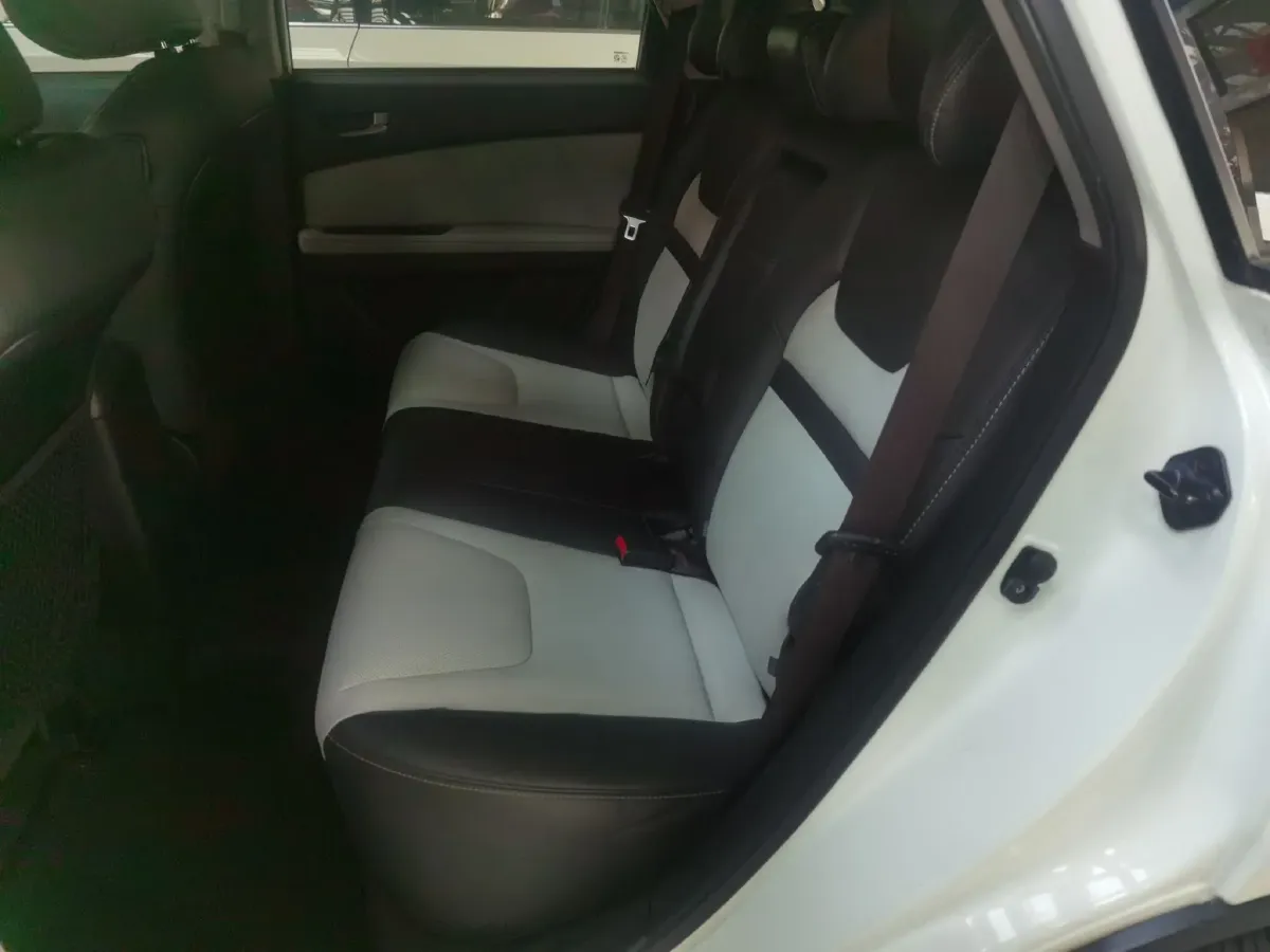 2015 Luxgen 6 SUV 1.8T 180HP L4 6AT,autocango,china used car exporter,china ev exporter,chinese used car exporter,chinese used ev exporter