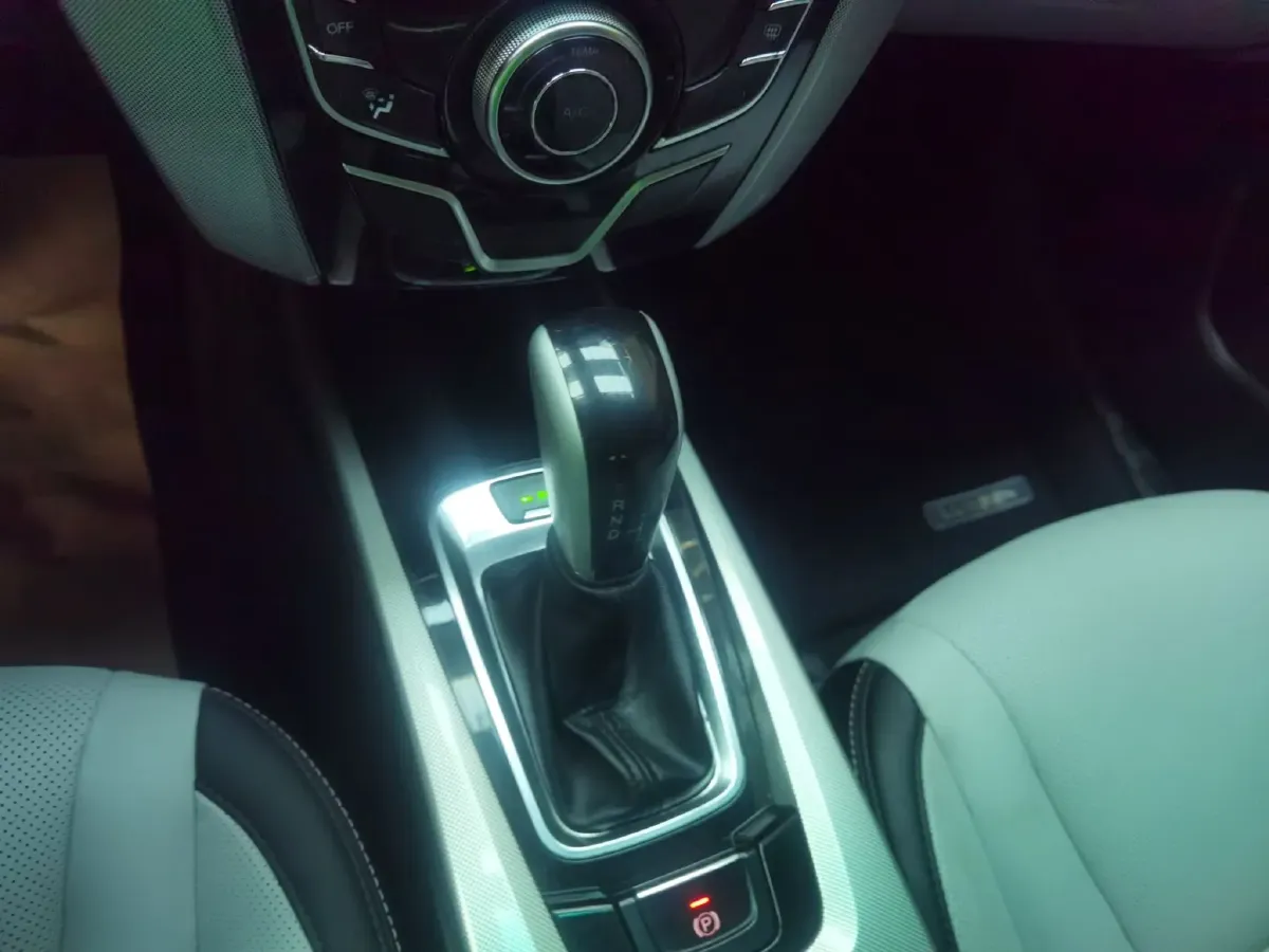 2015 Luxgen 6 SUV 1.8T 180HP L4 6AT,autocango,china used car exporter,china ev exporter,chinese used car exporter,chinese used ev exporter