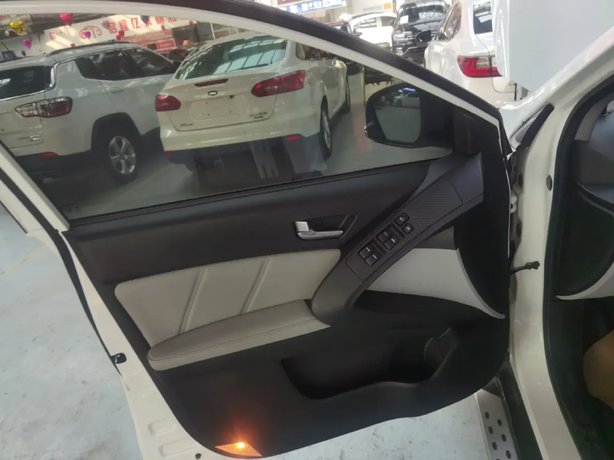 2015 Luxgen 6 SUV 1.8T 180HP L4 6AT,autocango,china used car exporter,china ev exporter,chinese used car exporter,chinese used ev exporter