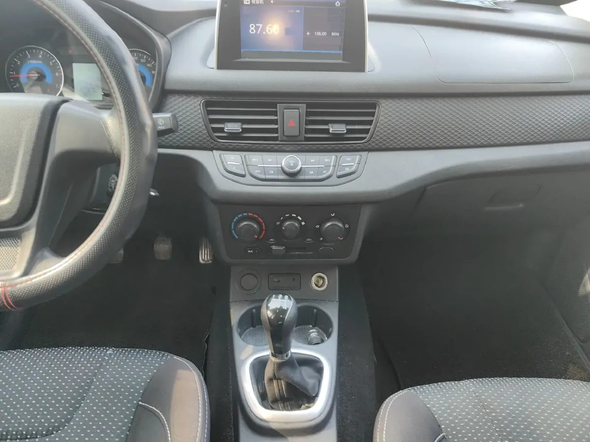 2017 DongFeng Fengon Fengon 330 1.5L 109HP L4 5MT,autocango,china used car exporter,china ev exporter,chinese used car exporter,chinese used ev exporter