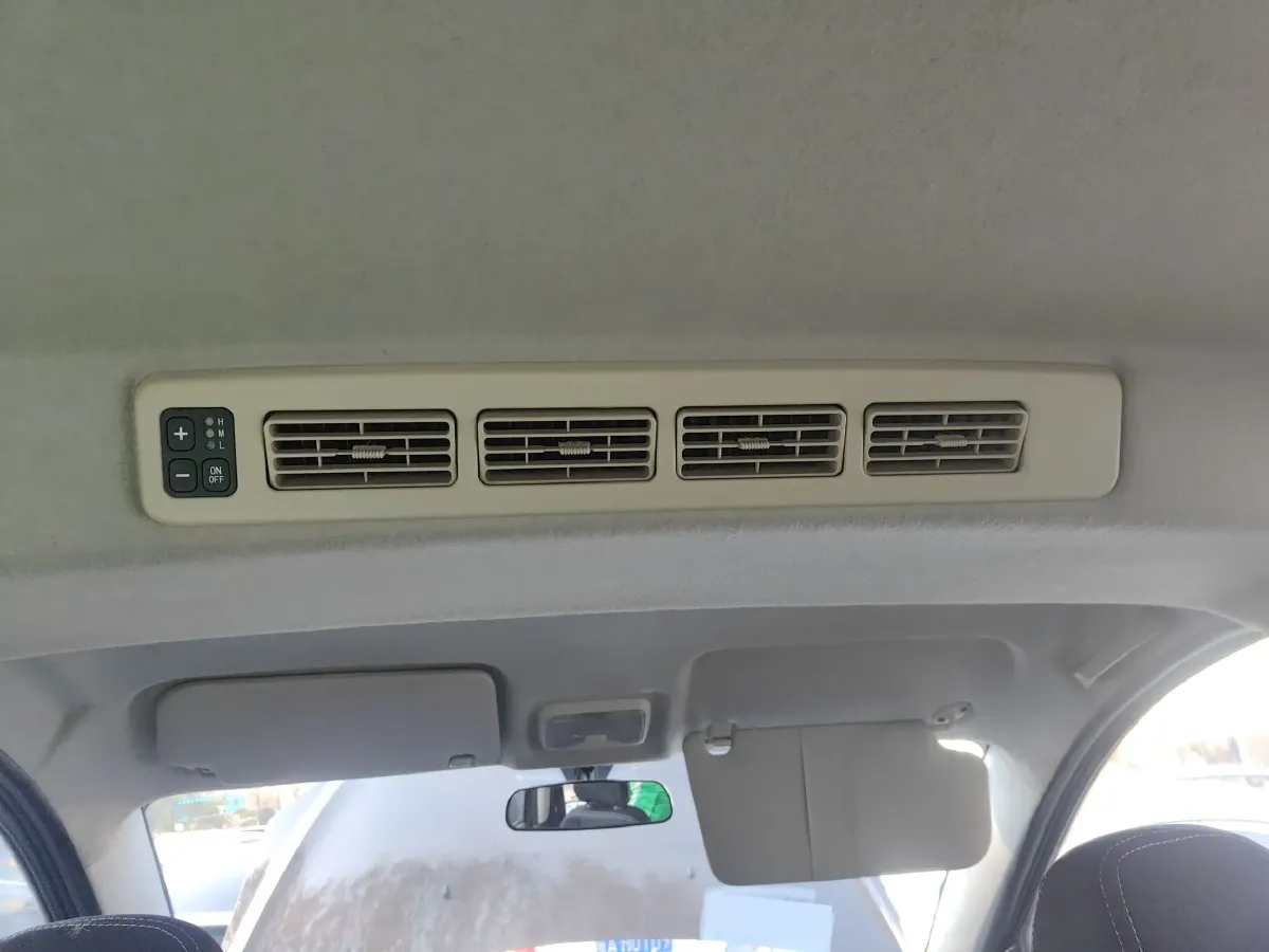 2017 DongFeng Fengon Fengon 330 1.5L 109HP L4 5MT,autocango,china used car exporter,china ev exporter,chinese used car exporter,chinese used ev exporter