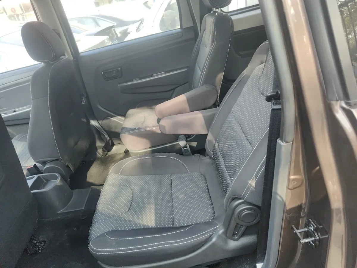 2017 DongFeng Fengon Fengon 330 1.5L 109HP L4 5MT,autocango,china used car exporter,china ev exporter,chinese used car exporter,chinese used ev exporter