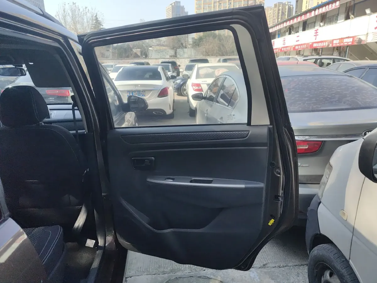 2017 DongFeng Fengon Fengon 330 1.5L 109HP L4 5MT,autocango,china used car exporter,china ev exporter,chinese used car exporter,chinese used ev exporter