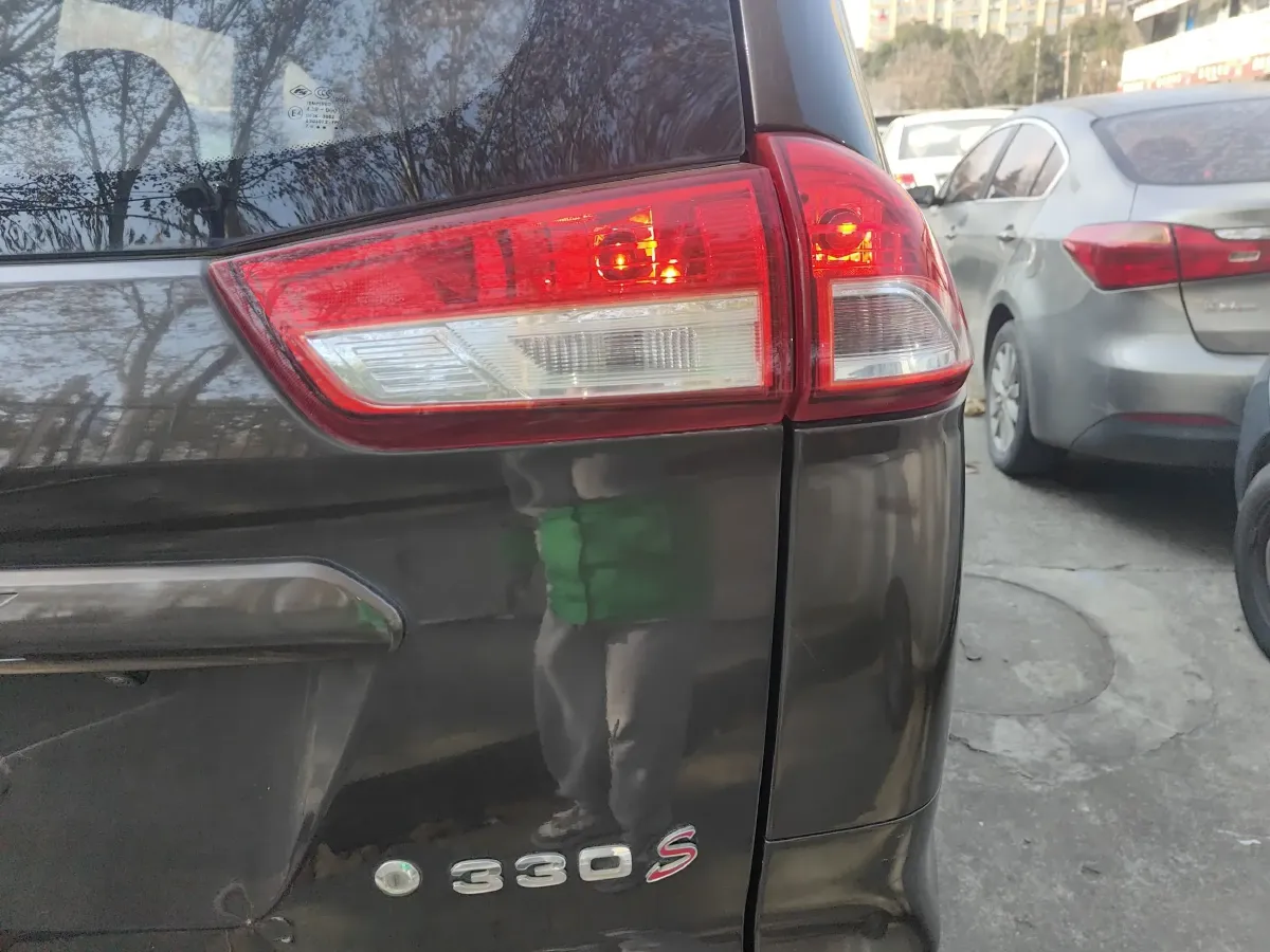 2017 DongFeng Fengon Fengon 330 1.5L 109HP L4 5MT,autocango,china used car exporter,china ev exporter,chinese used car exporter,chinese used ev exporter