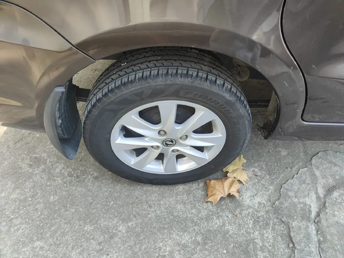 2017 DongFeng Fengon Fengon 330 1.5L 109HP L4 5MT,autocango,china used car exporter,china ev exporter,chinese used car exporter,chinese used ev exporter