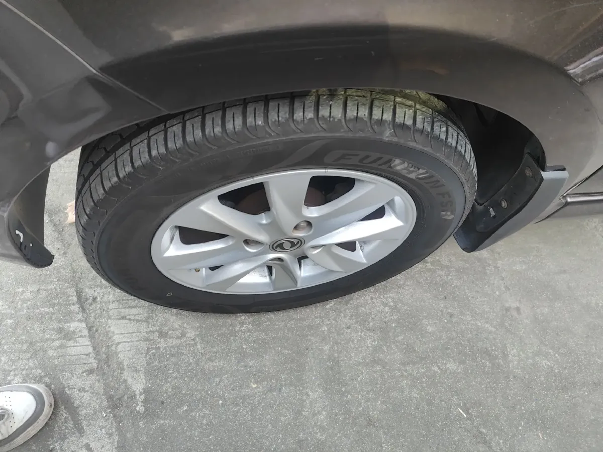 2017 DongFeng Fengon Fengon 330 1.5L 109HP L4 5MT,autocango,china used car exporter,china ev exporter,chinese used car exporter,chinese used ev exporter