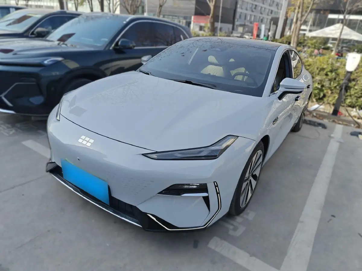 2024 Geely Galaxy E8 BEV 76KWH