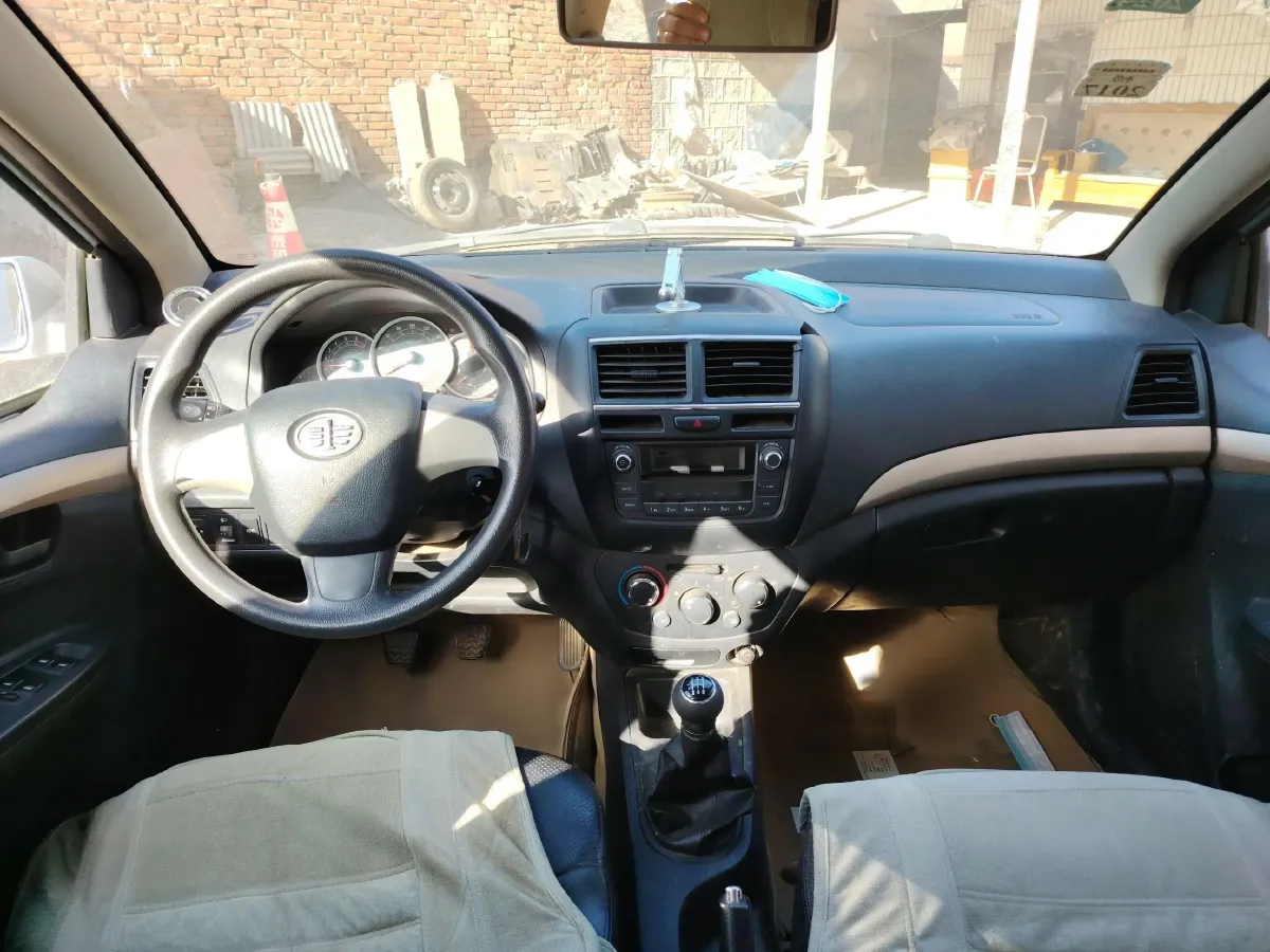 2012 FAW Vita V5 1.5L 102HP L4 5MT,autocango,china used car exporter,china ev exporter,chinese used car exporter,chinese used ev exporter