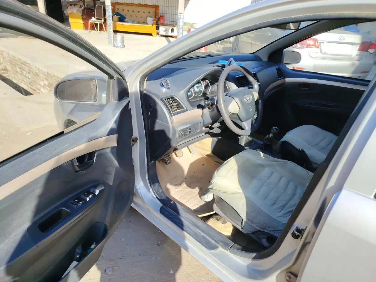 2012 FAW Vita V5 1.5L 102HP L4 5MT,autocango,china used car exporter,china ev exporter,chinese used car exporter,chinese used ev exporter