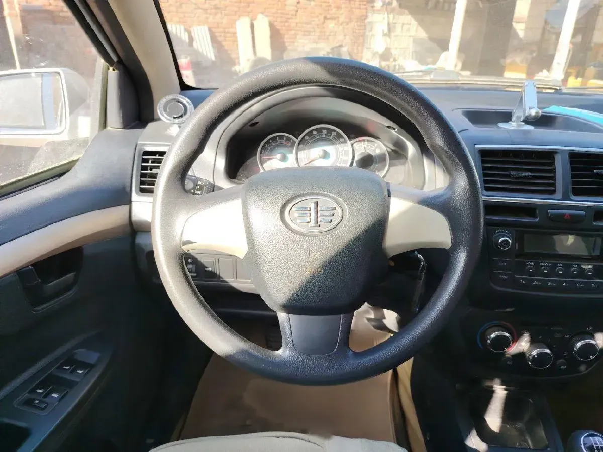 2012 FAW Vita V5 1.5L 102HP L4 5MT,autocango,china used car exporter,china ev exporter,chinese used car exporter,chinese used ev exporter